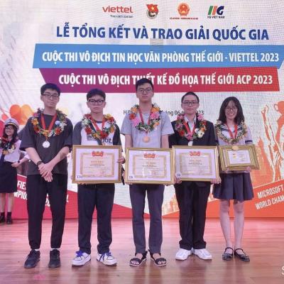 Thầy trò trường THPT chuyên Lê Hồng Phong Nam Định được vinh danh tại Lễ Tổng kết và trao giải quốc gia Cuộc thi MOSWC 2023