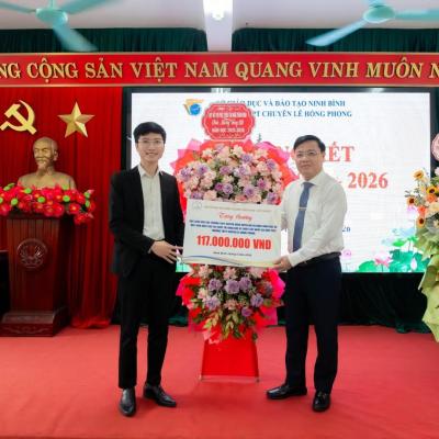 KHEN THƯỞNG HỌC SINH ĐẠT THÀNH TÍCH CAO TRONG CÁC KỲ THI KHU VỰC VÀ QUỐC GIA